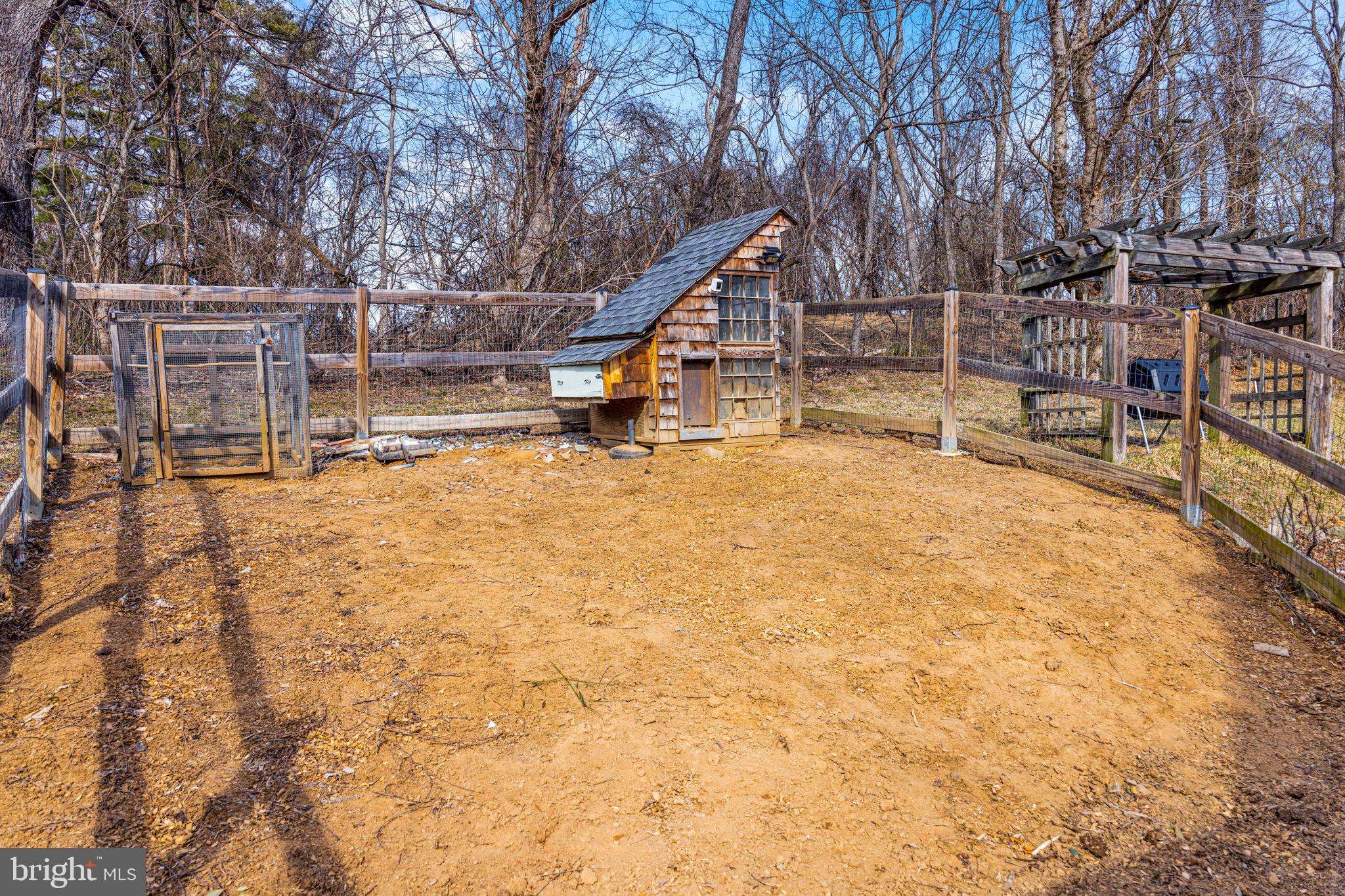 BETWEEN HILLS - Residential