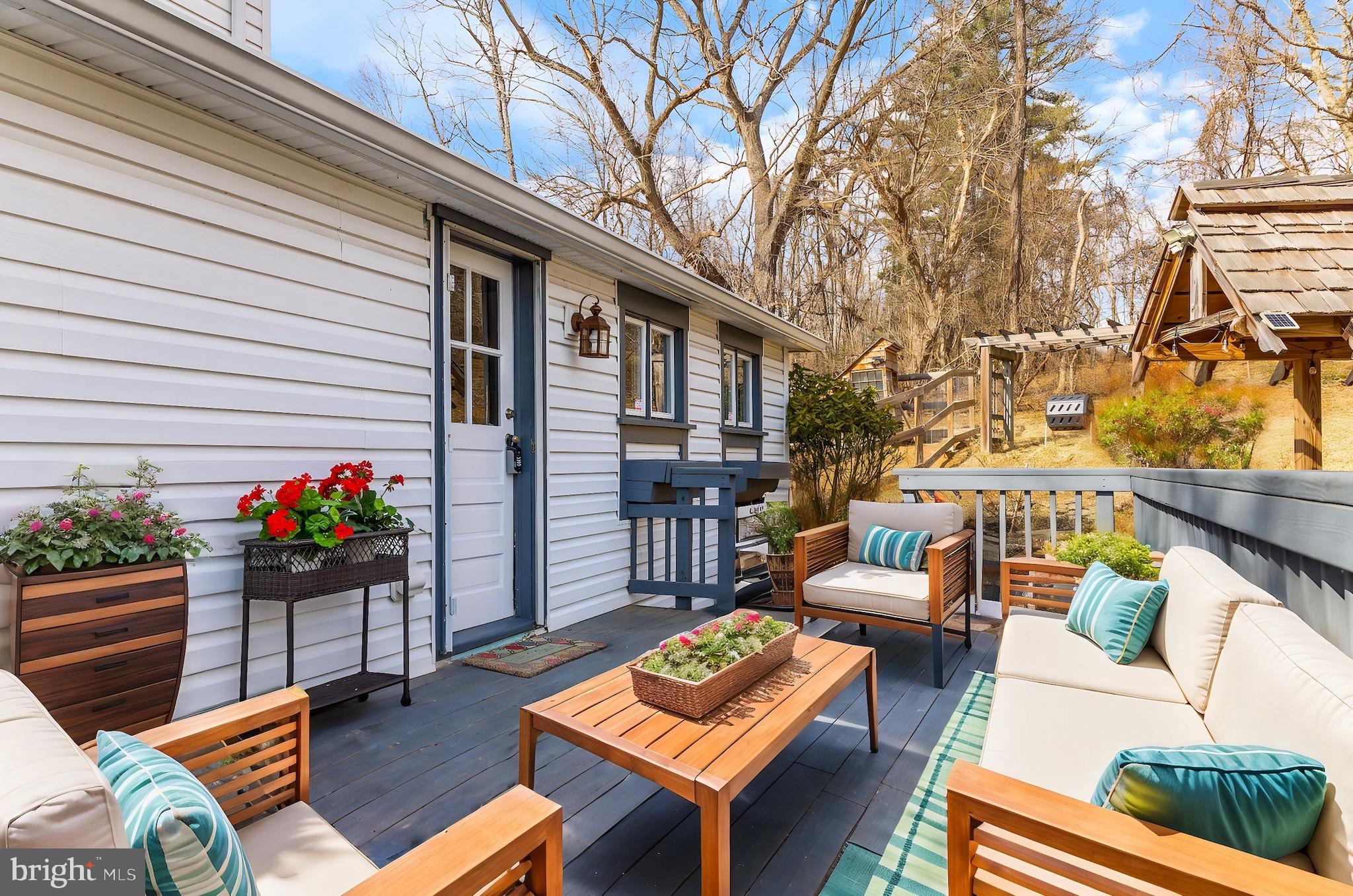 BETWEEN HILLS - Residential