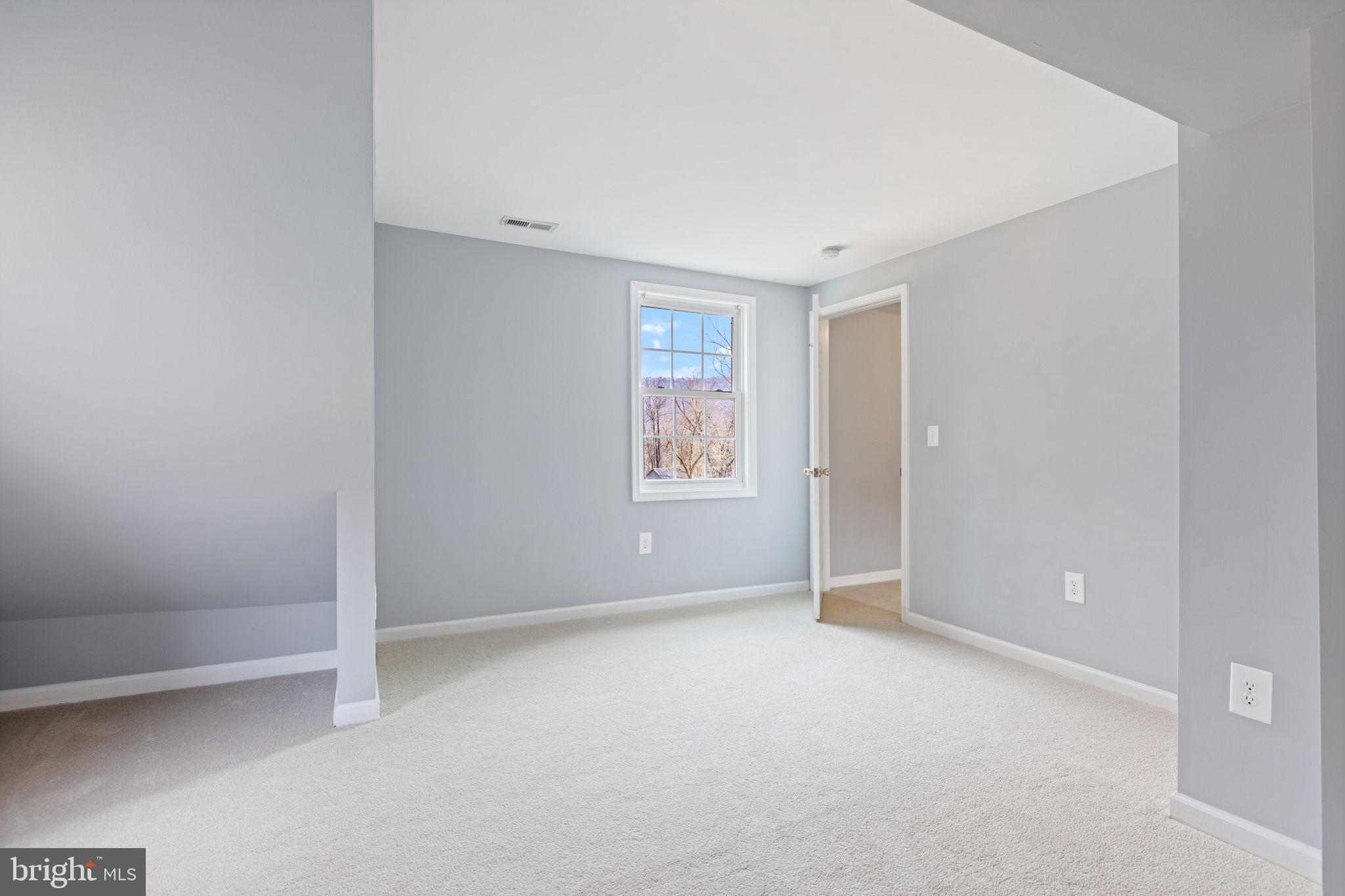 BETWEEN HILLS - Residential