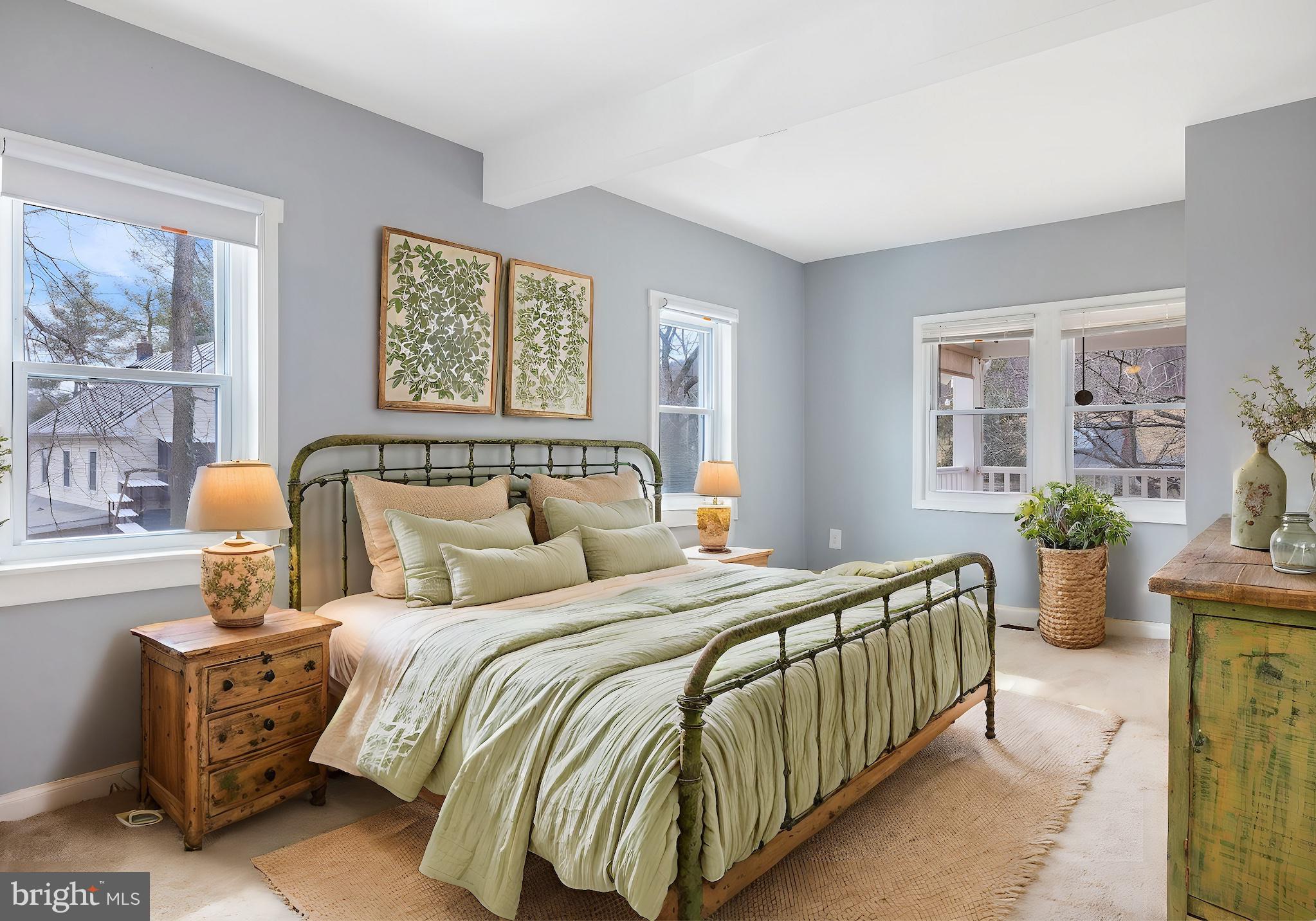 BETWEEN HILLS - Residential