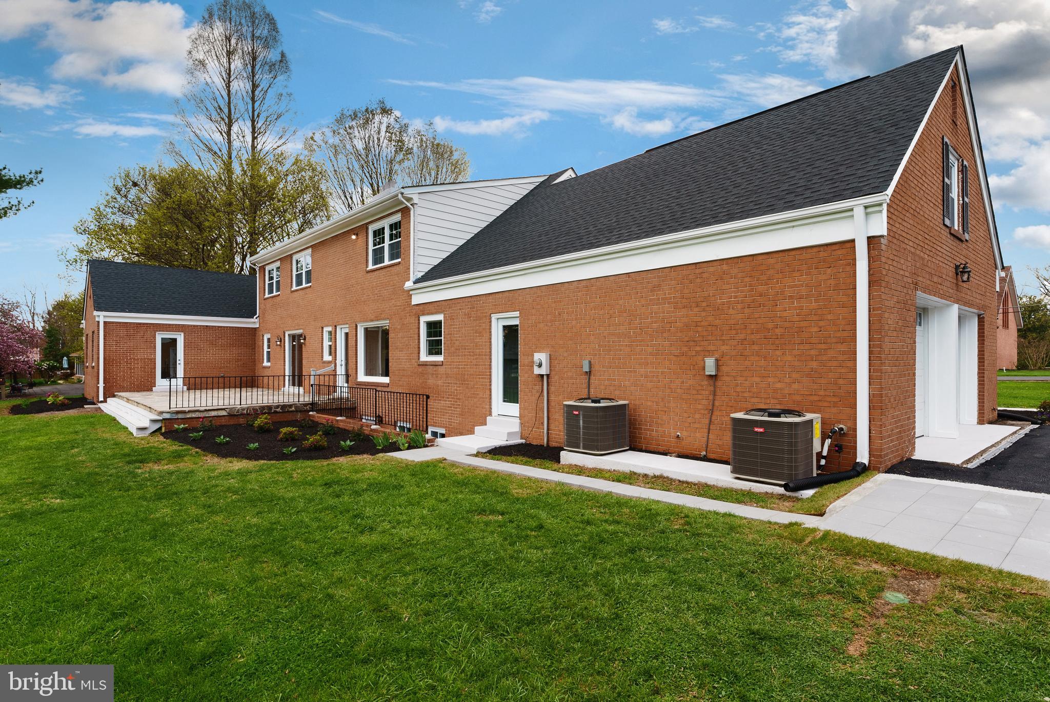 MOORCONES - Residential