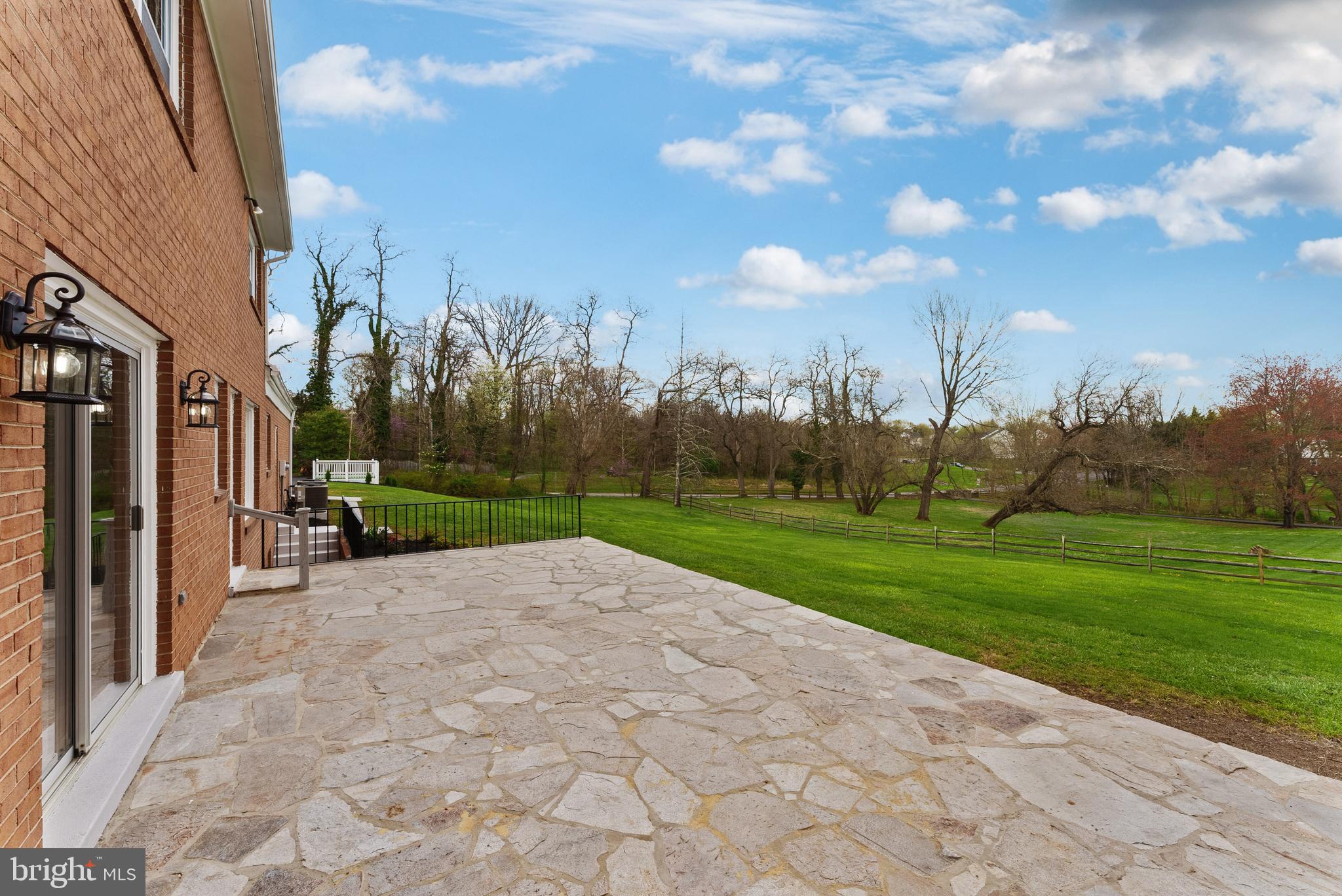 MOORCONES - Residential
