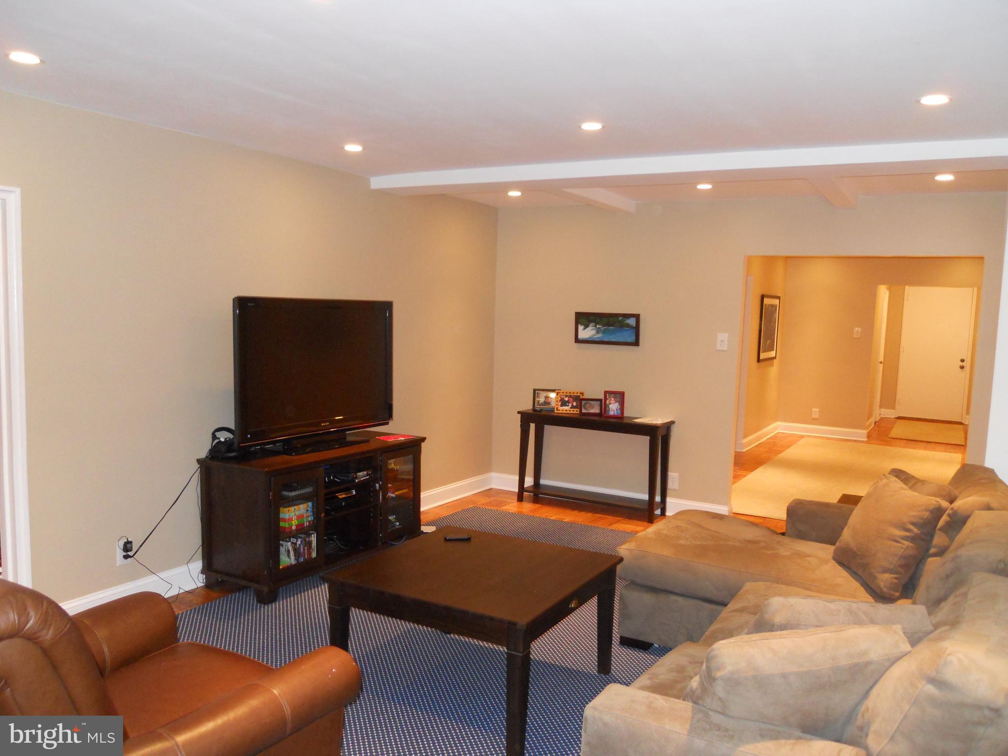 WYNNEWOOD PLAZA - Residential Lease