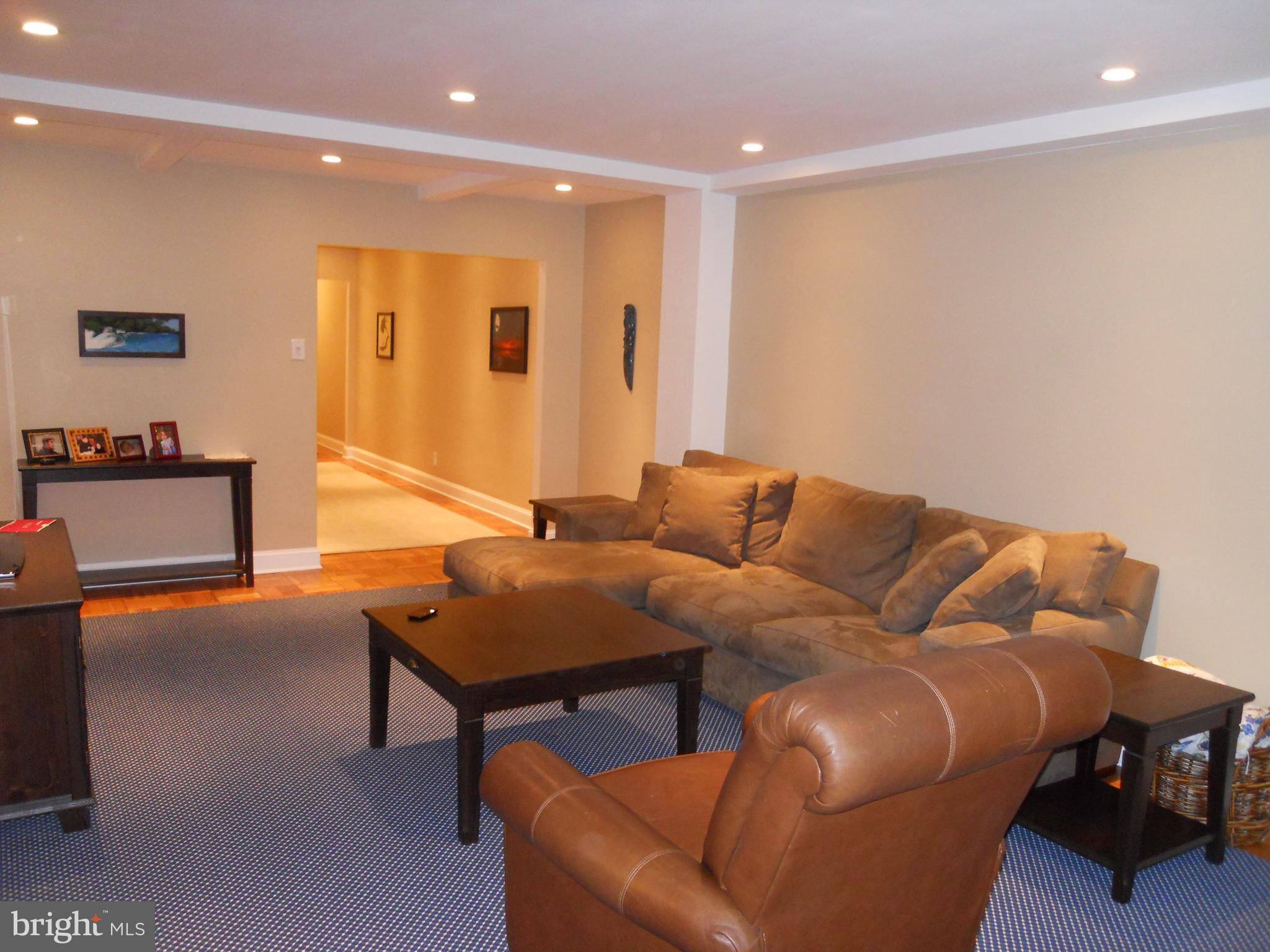 WYNNEWOOD PLAZA - Residential Lease