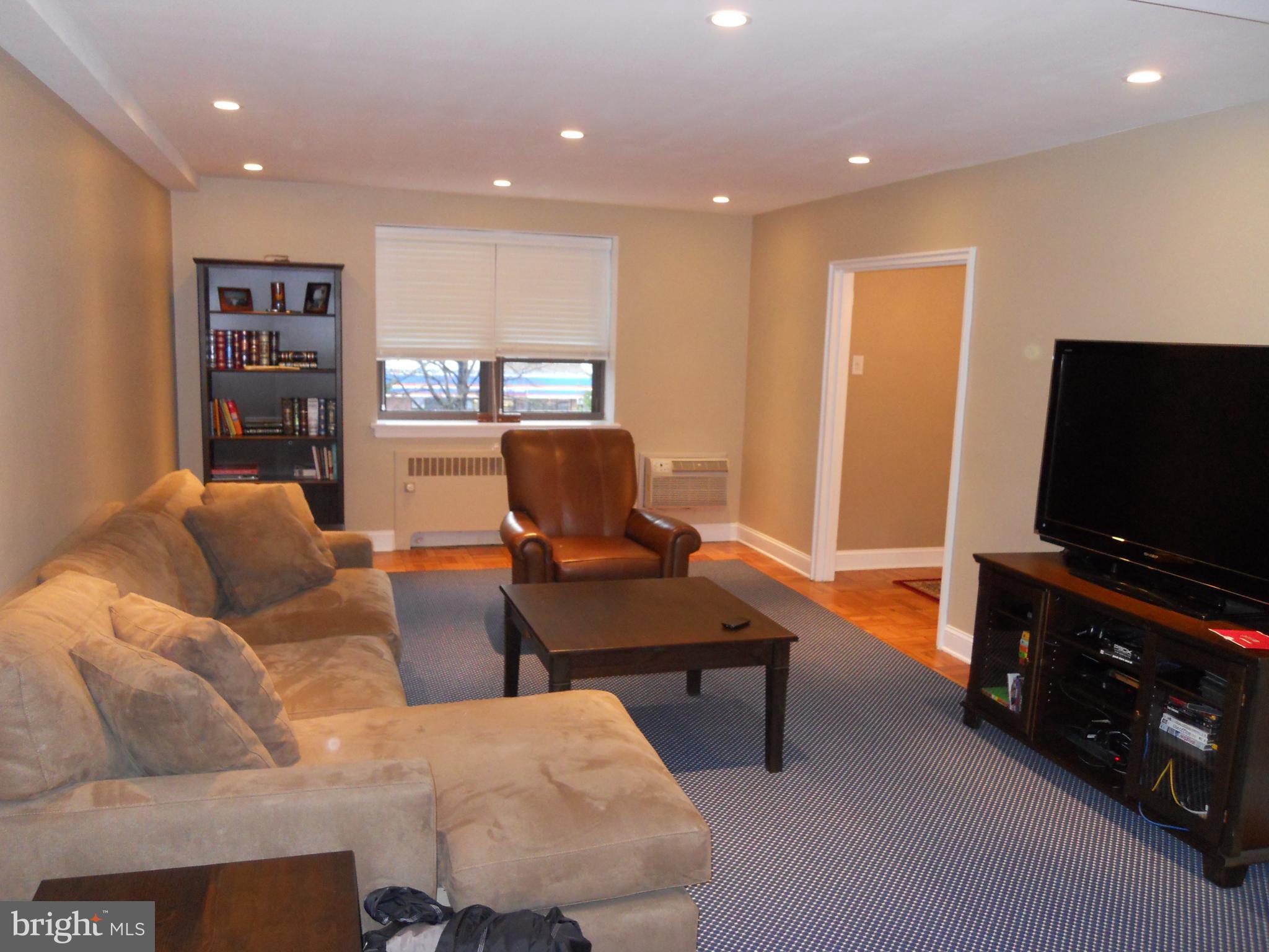 WYNNEWOOD PLAZA - Residential Lease