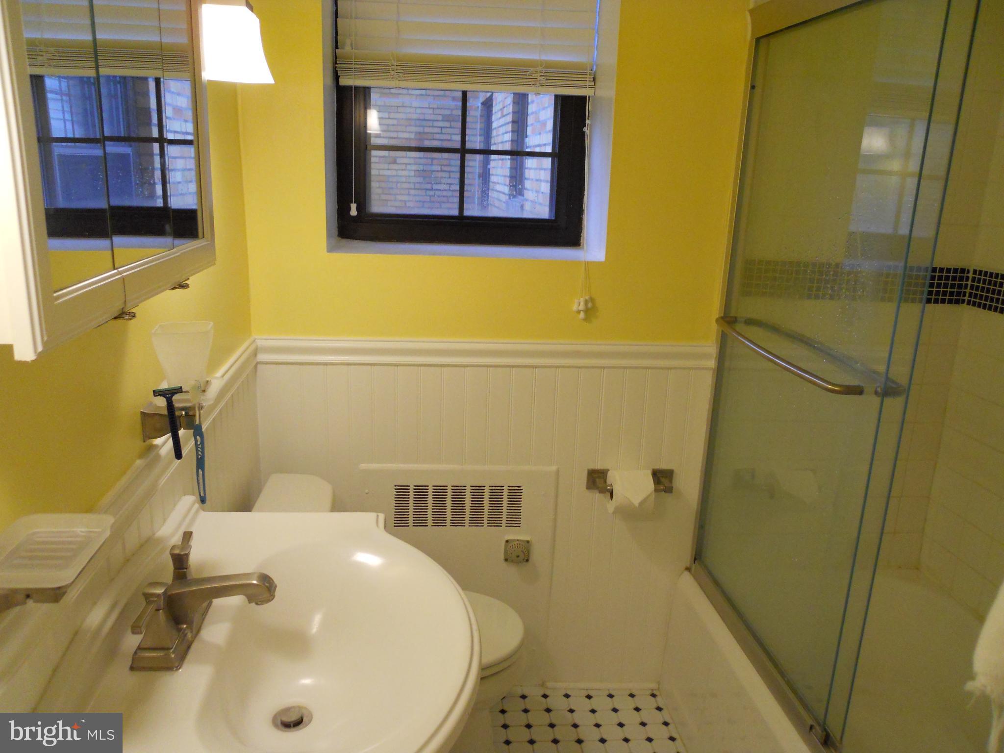 WYNNEWOOD PLAZA - Residential Lease