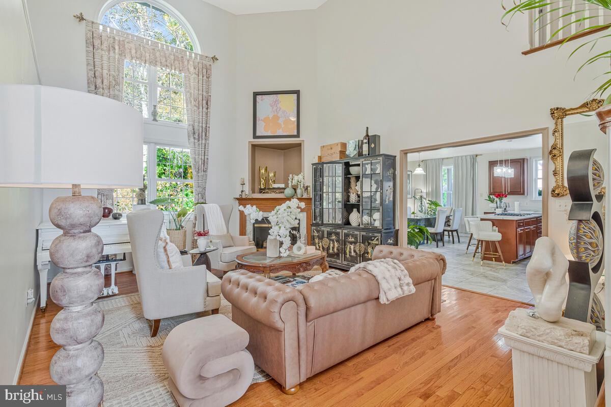 TWIN LAKES - Residential