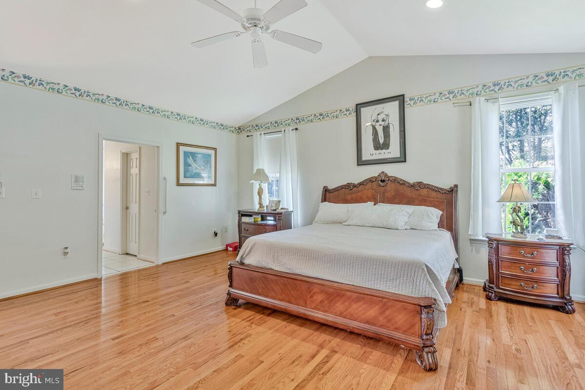 TWIN LAKES - Residential