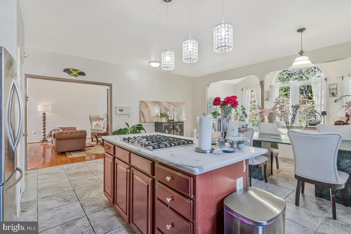 TWIN LAKES - Residential