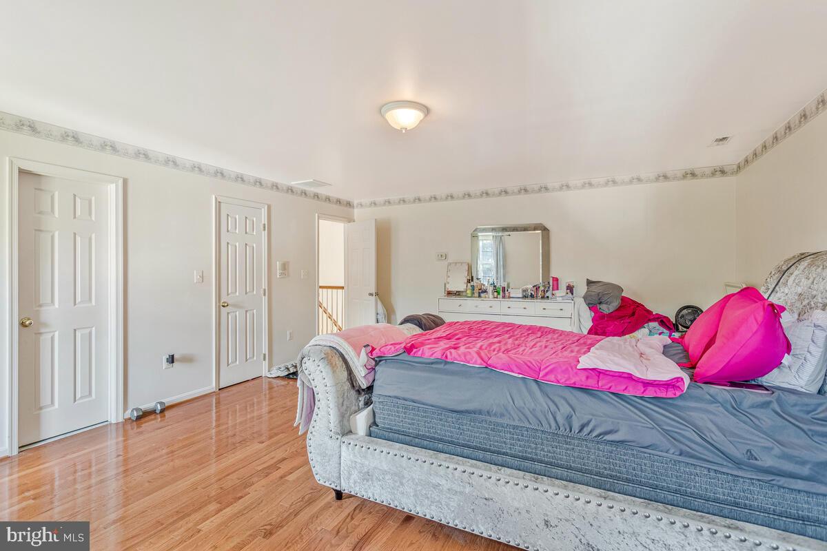 TWIN LAKES - Residential