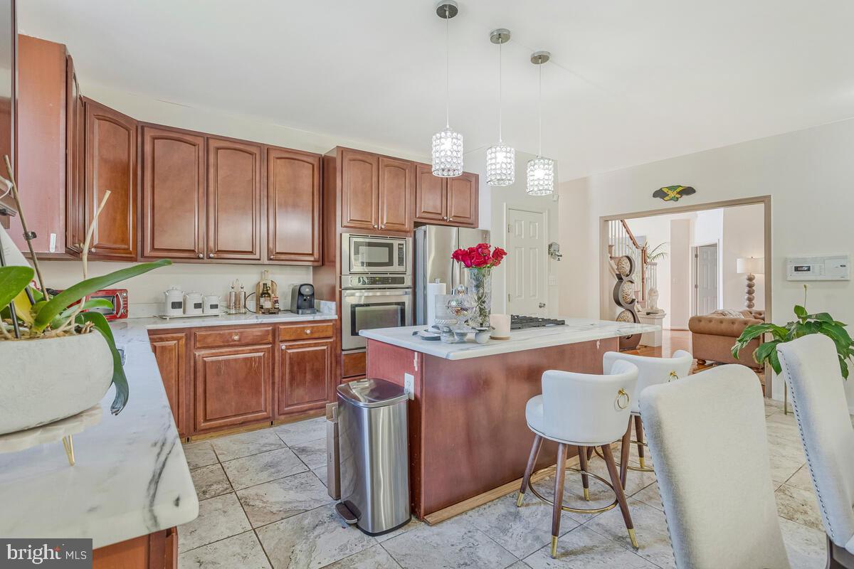 TWIN LAKES - Residential