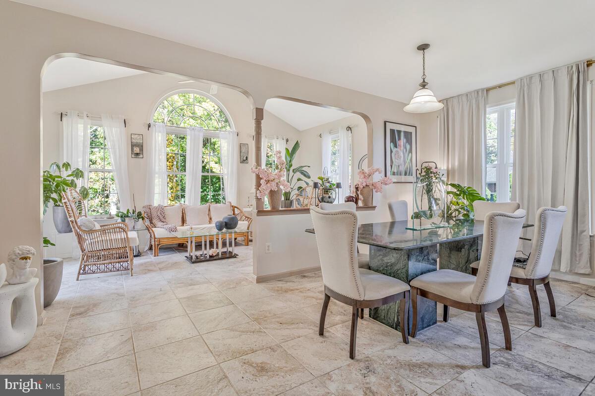 TWIN LAKES - Residential