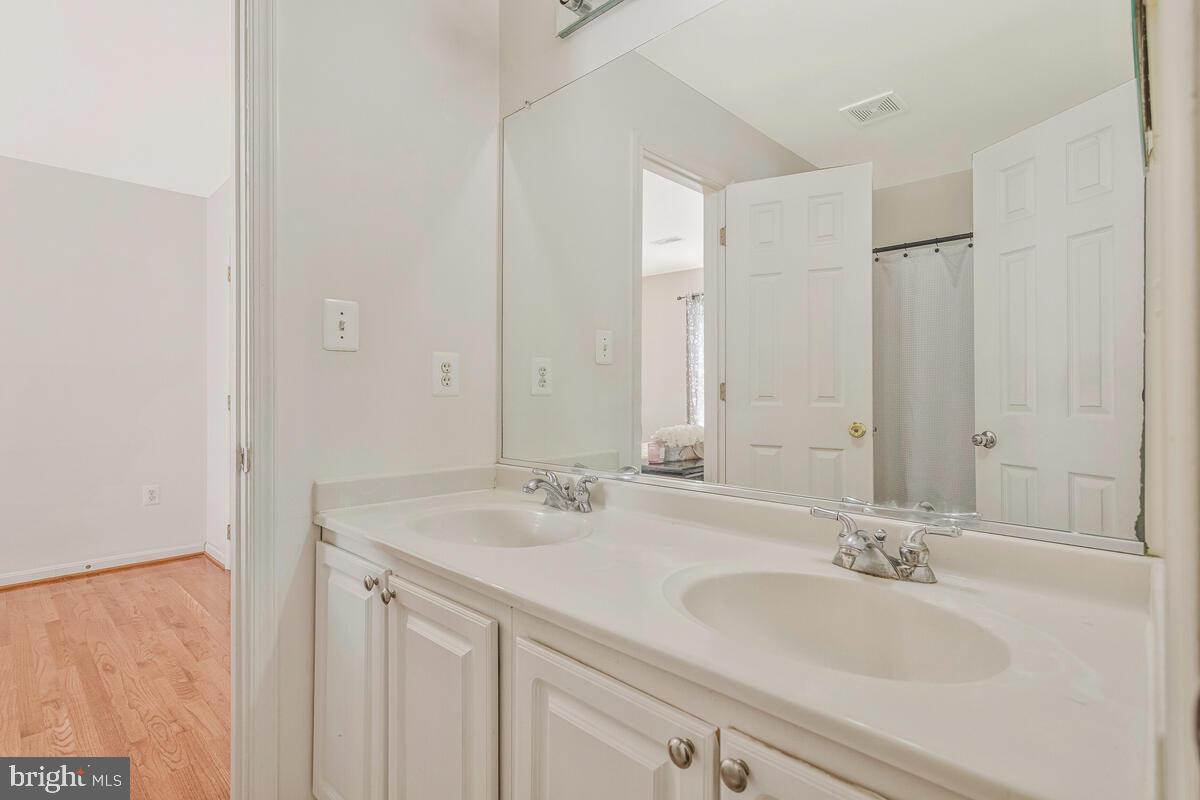 TWIN LAKES - Residential