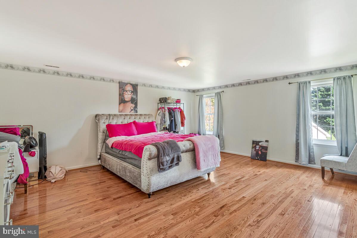 TWIN LAKES - Residential