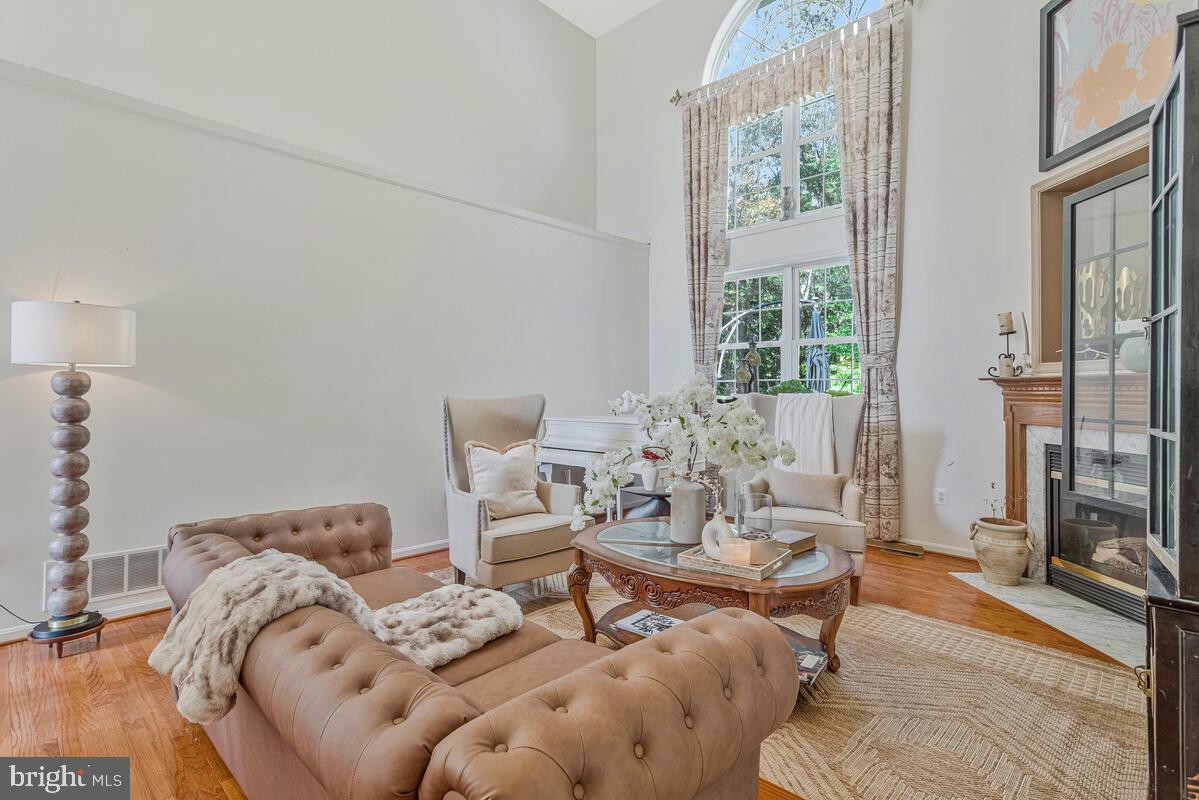 TWIN LAKES - Residential