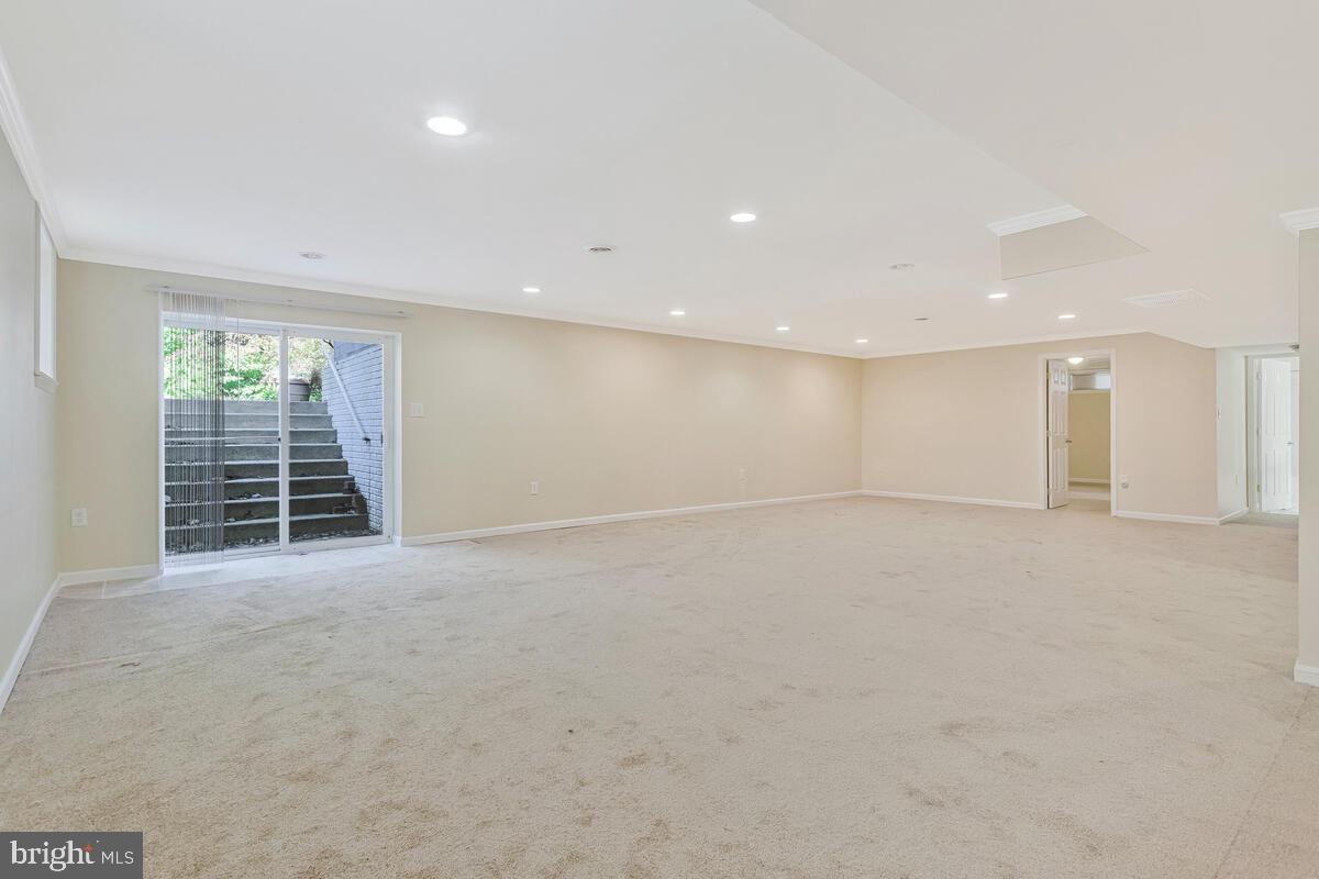 TWIN LAKES - Residential