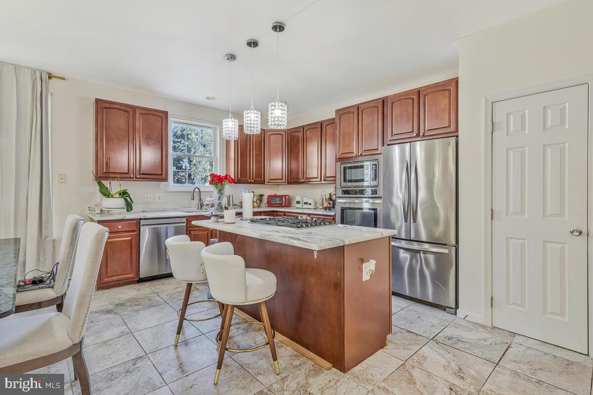 TWIN LAKES - Residential