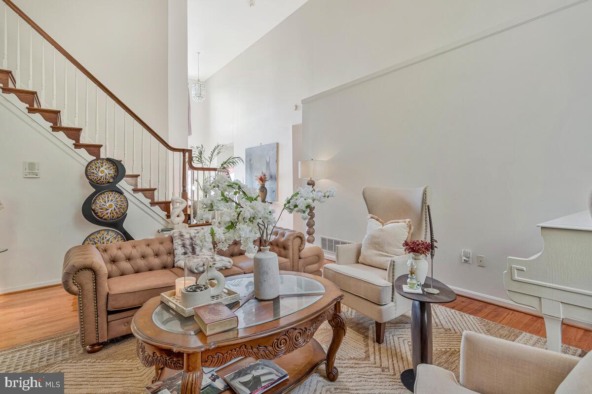 TWIN LAKES - Residential