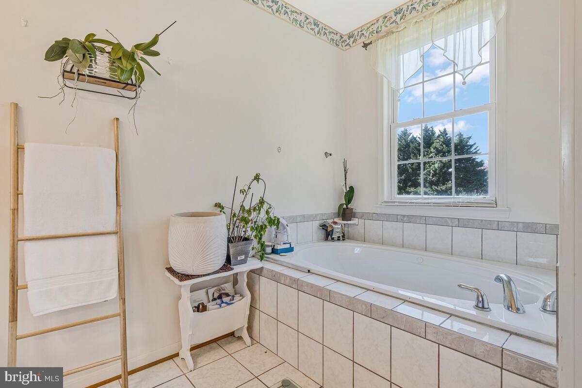 TWIN LAKES - Residential