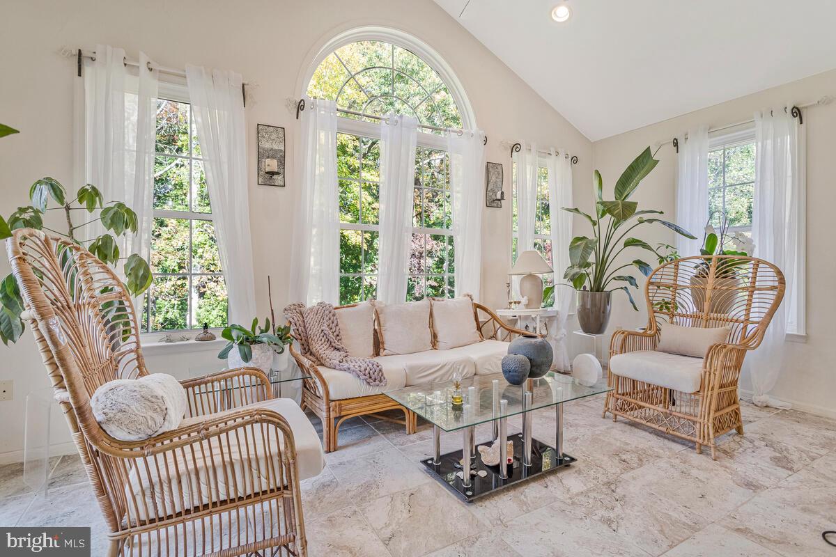 TWIN LAKES - Residential