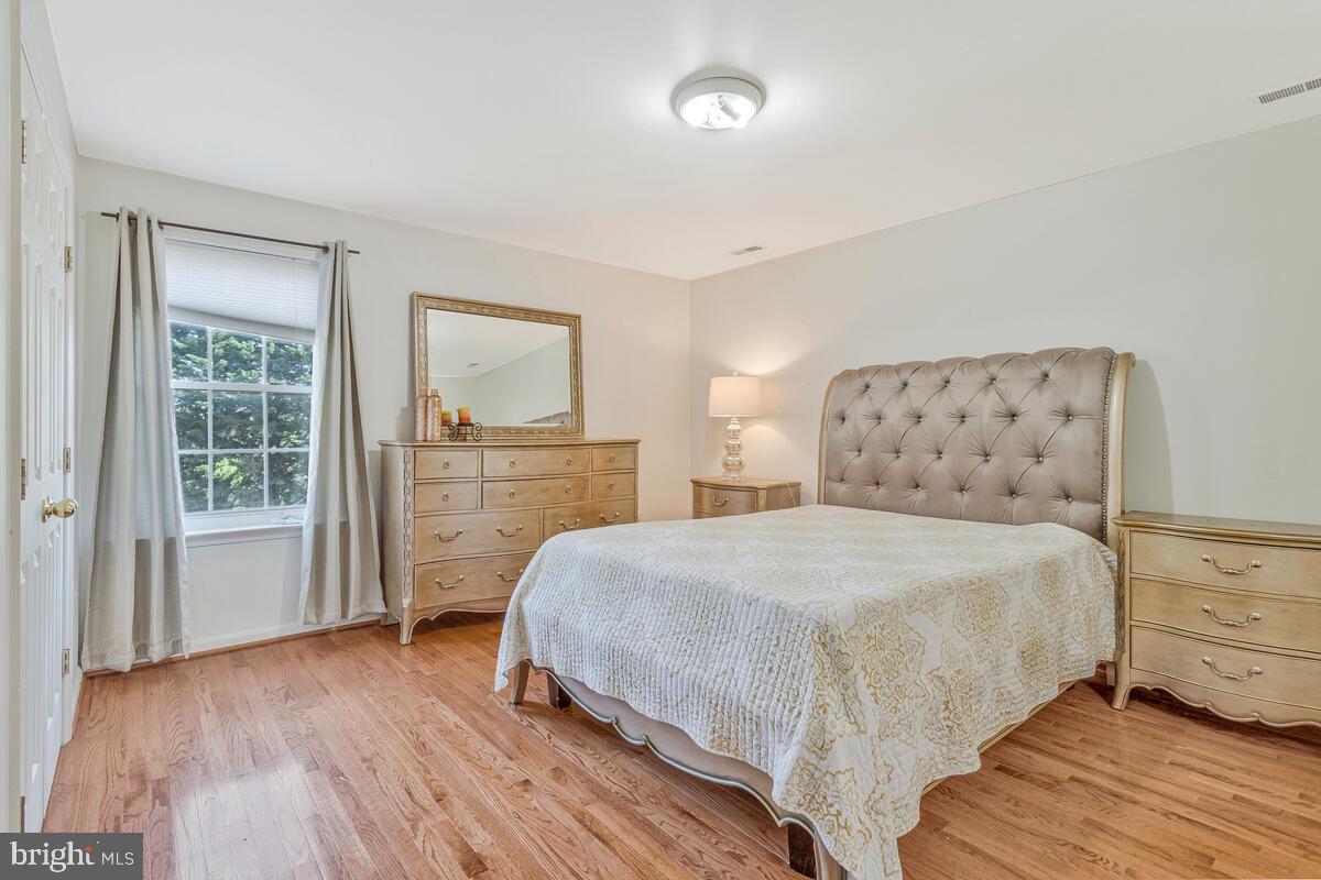 TWIN LAKES - Residential