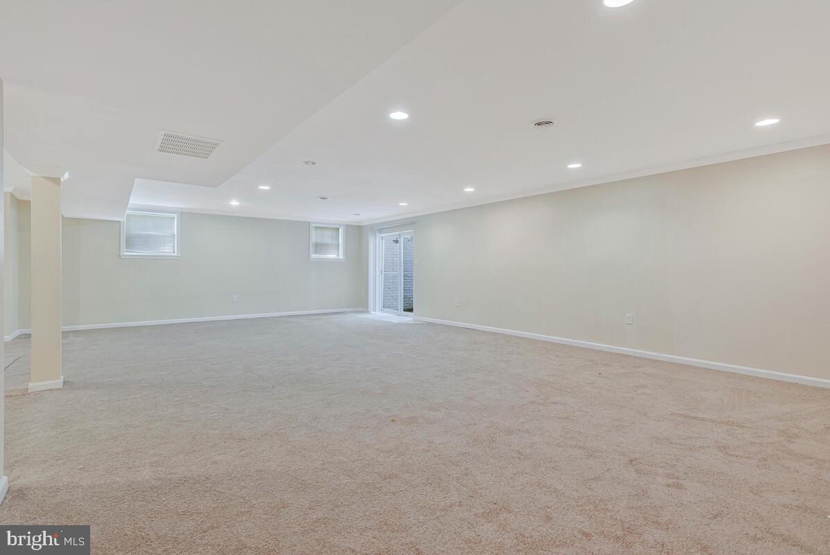 TWIN LAKES - Residential