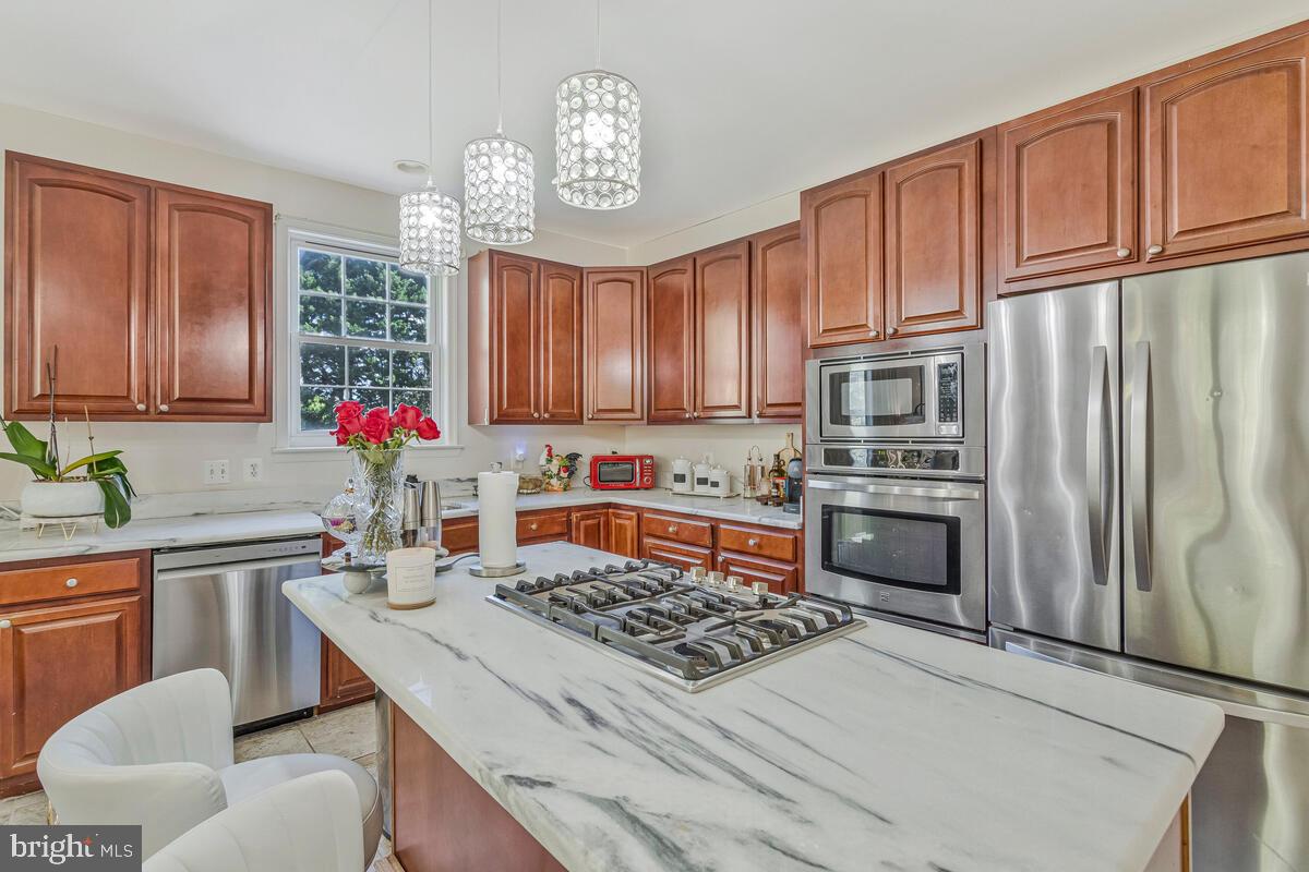 TWIN LAKES - Residential