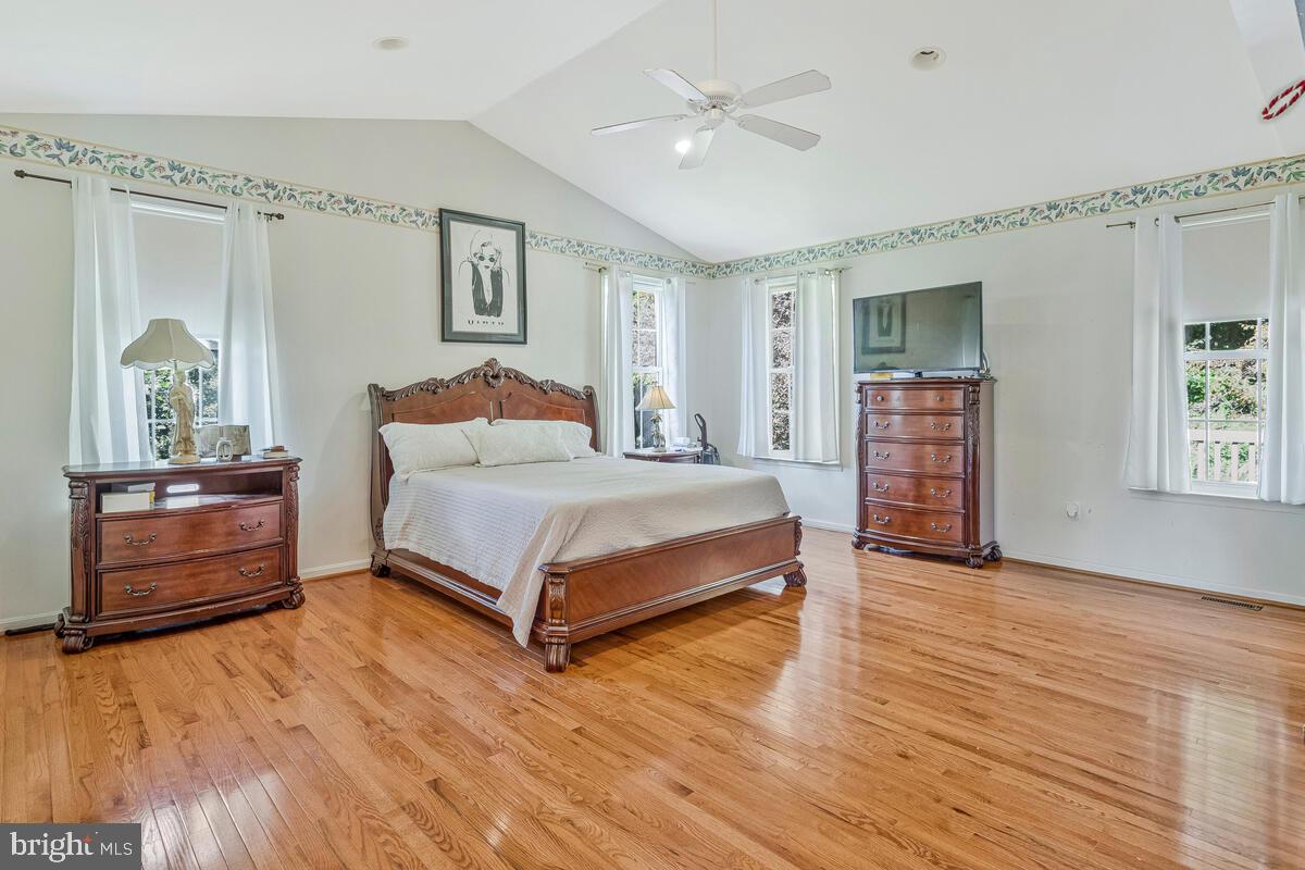 TWIN LAKES - Residential