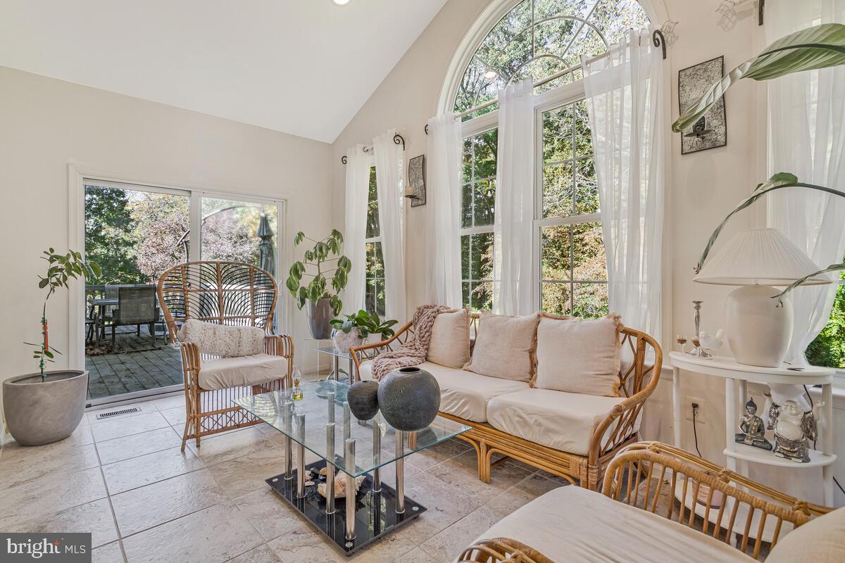 TWIN LAKES - Residential