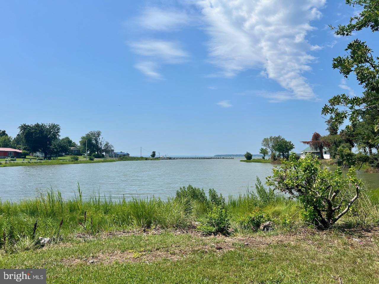 LONGVIEW BEACH CLUB - Residential