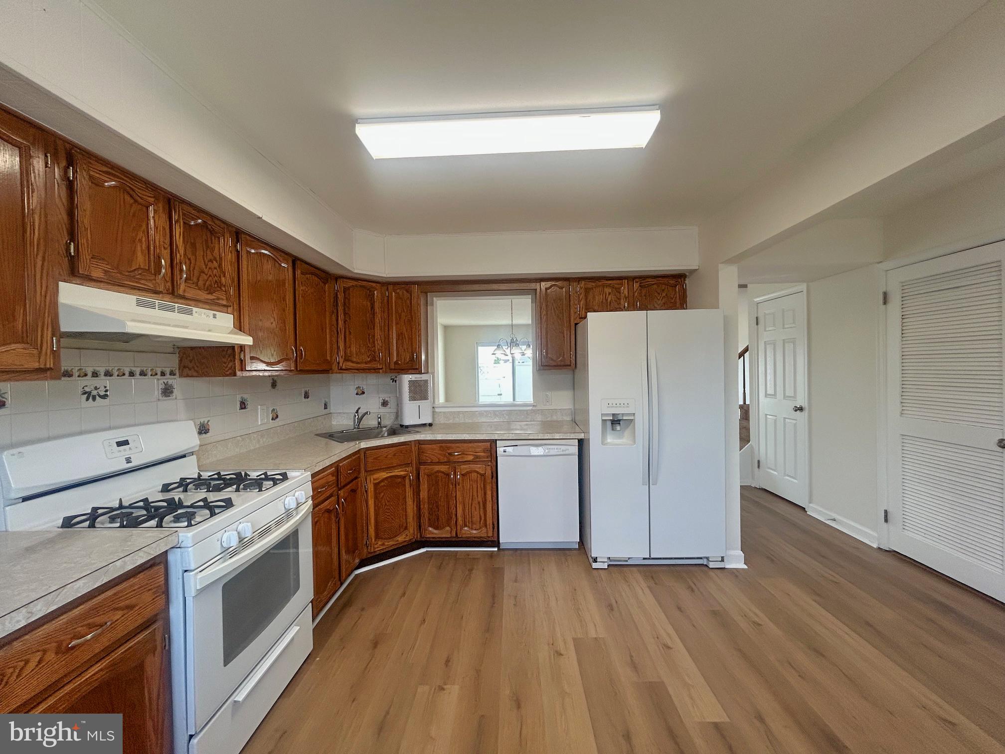 34 JAMESTOWN BOULEVARD
