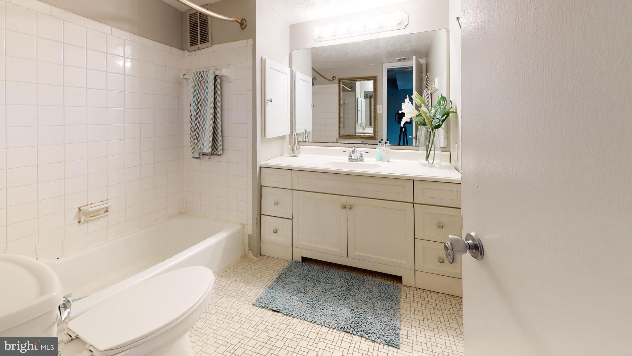 HUNTINGTON CLUB - Residential Lease