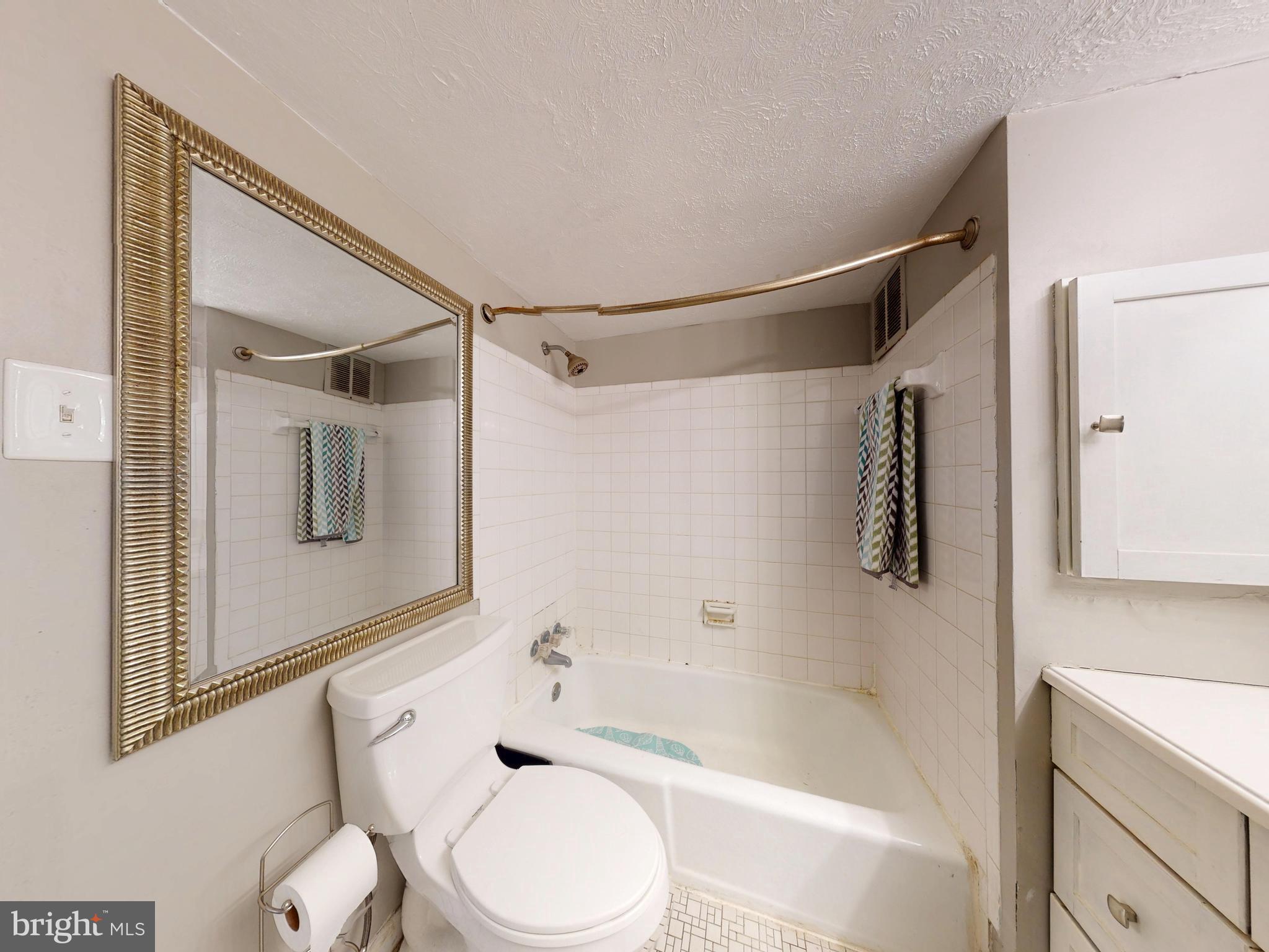 HUNTINGTON CLUB - Residential Lease