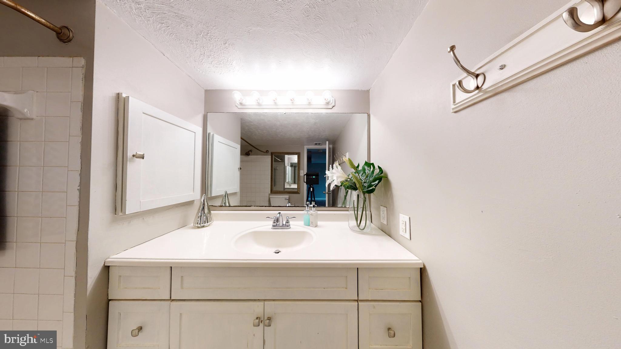 HUNTINGTON CLUB - Residential Lease