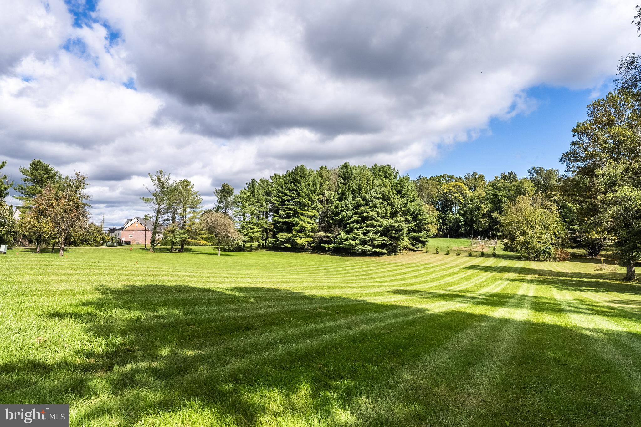 HAMILTON ACRES - Residential