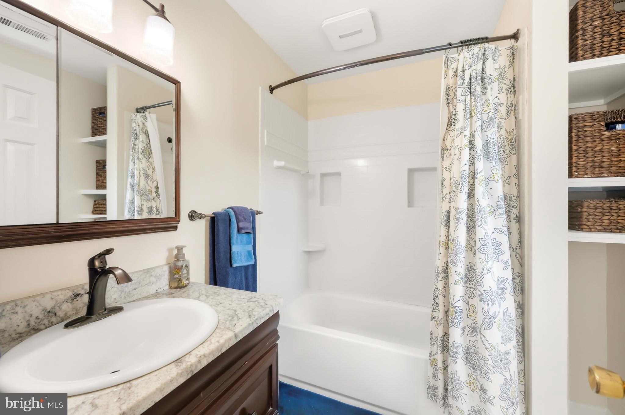 HAMILTON ACRES - Residential