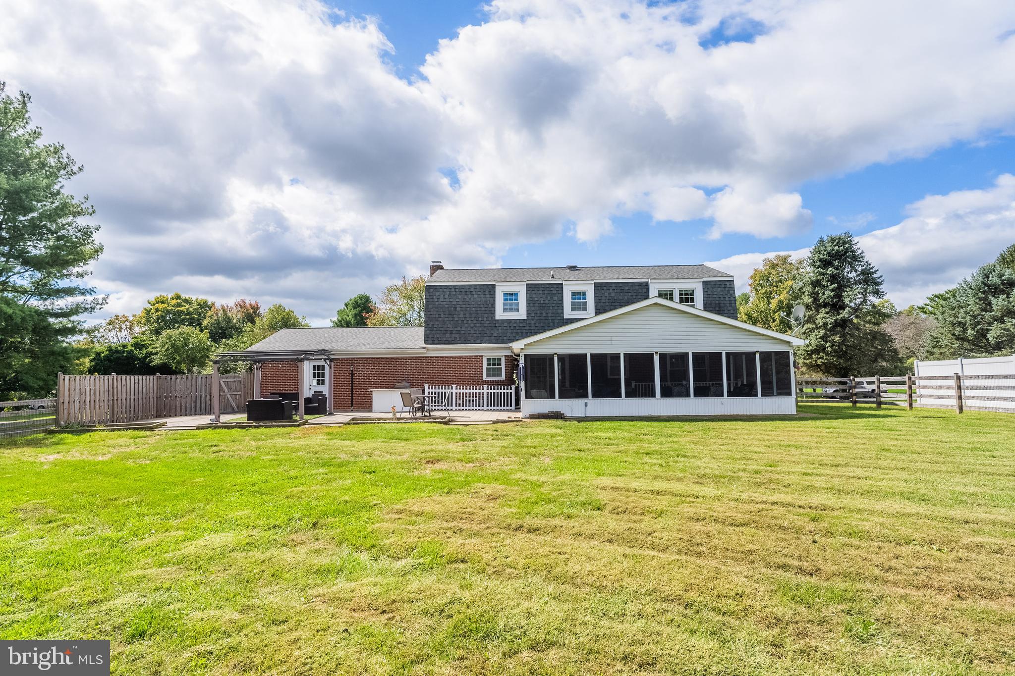 HAMILTON ACRES - Residential