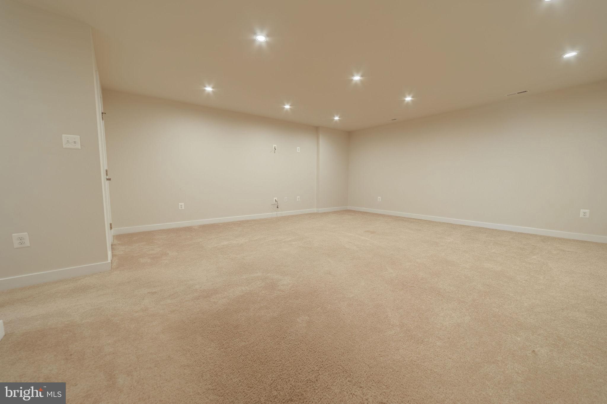 POTOMAC STATION - Residential Lease