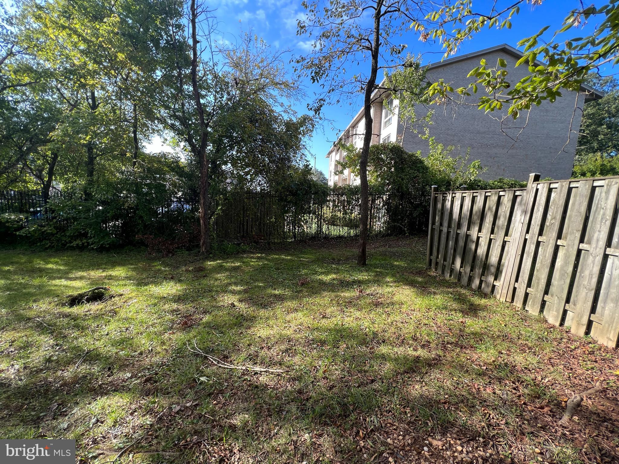 PINES OF LAUREL - Residential Lease