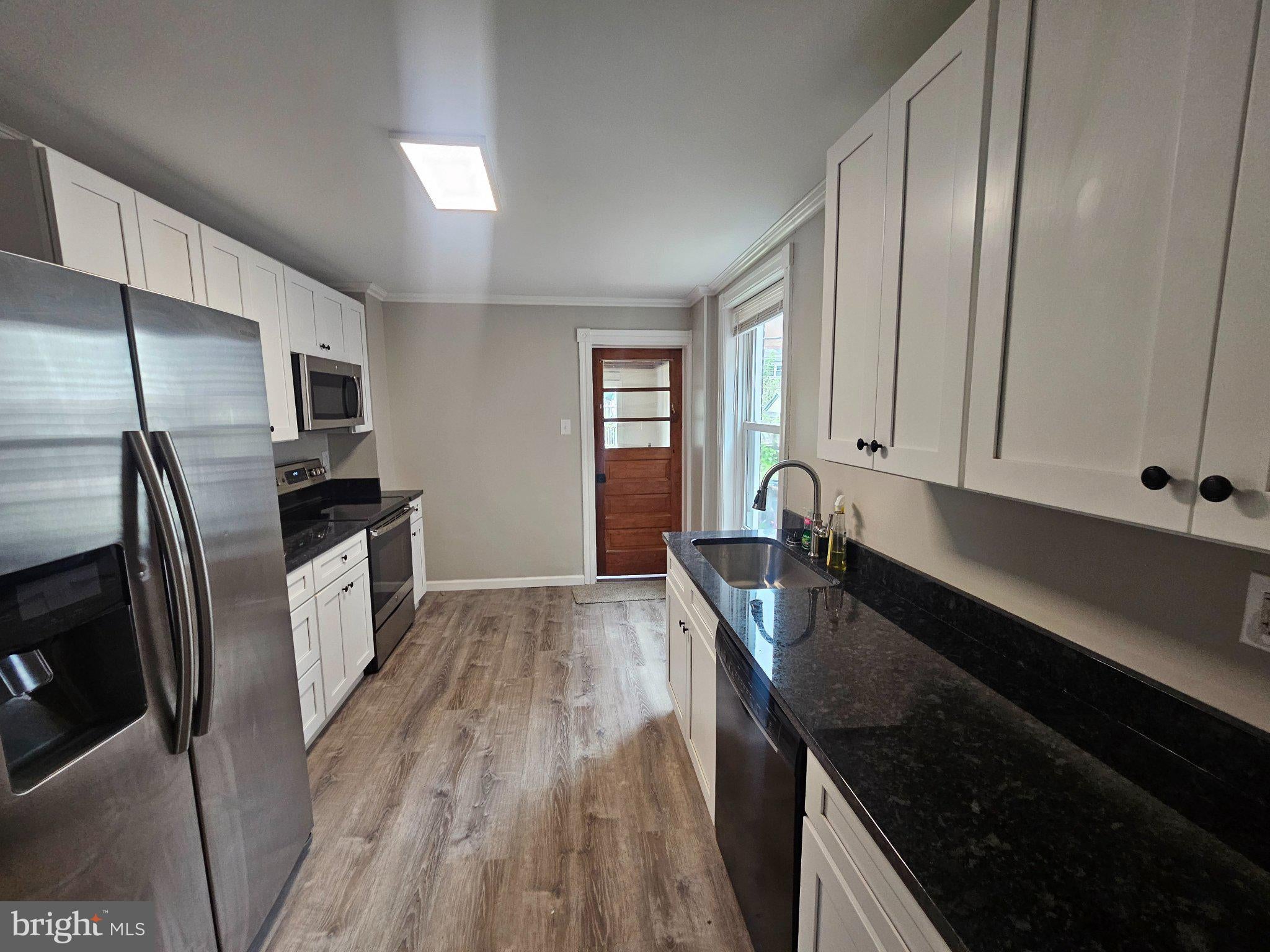9 W 6TH AVENUE