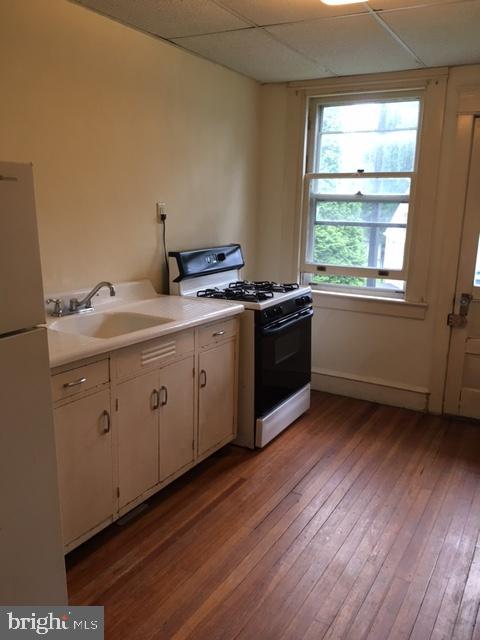 LLANERCH - Commercial Sale