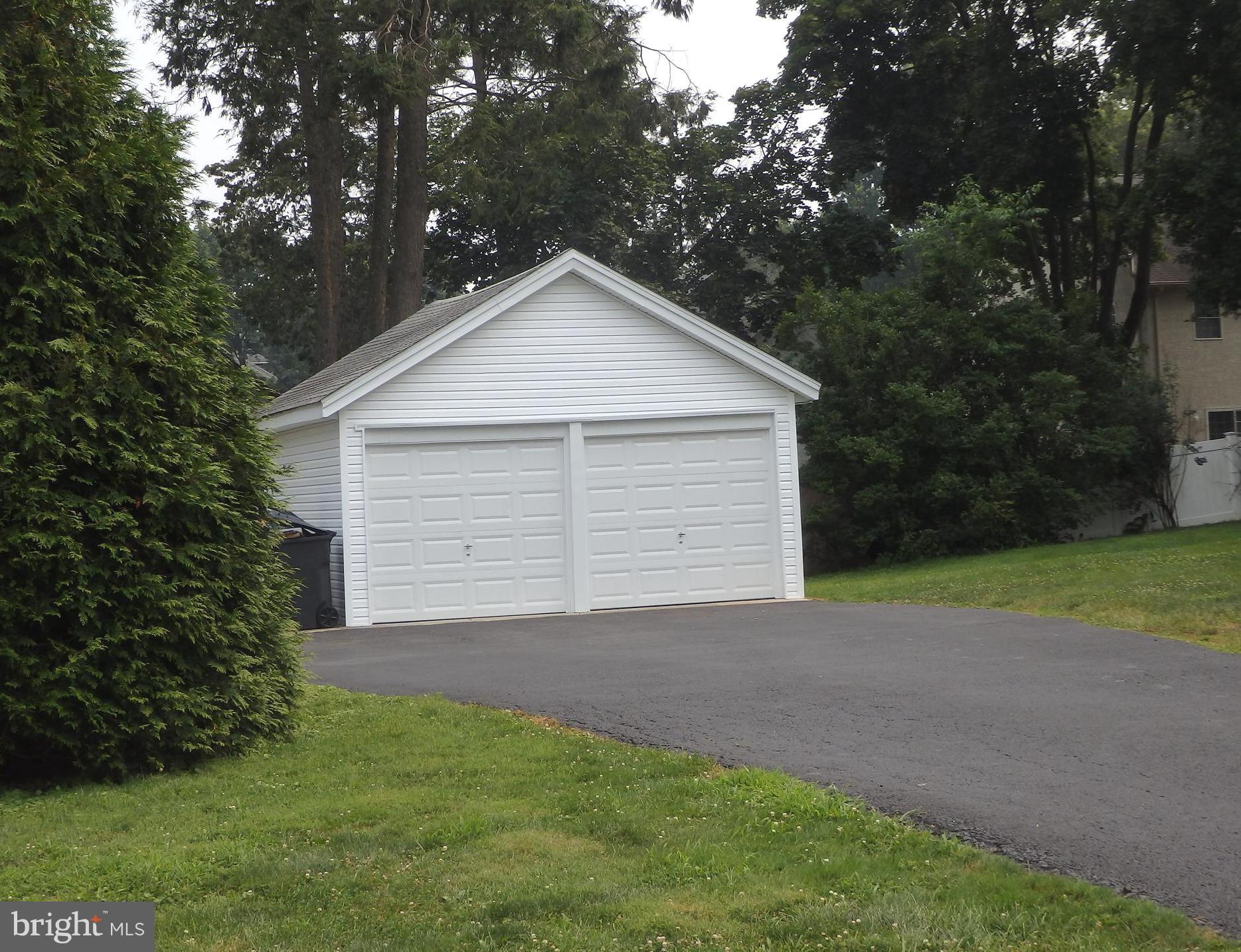 LLANERCH - Commercial Sale