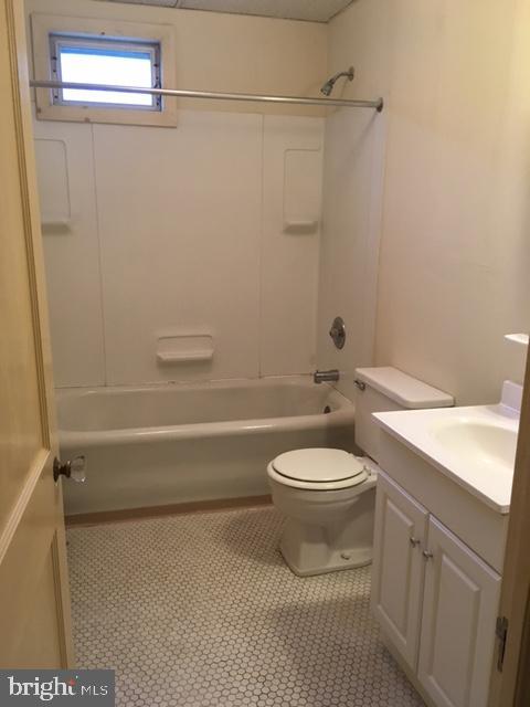 LLANERCH - Commercial Sale