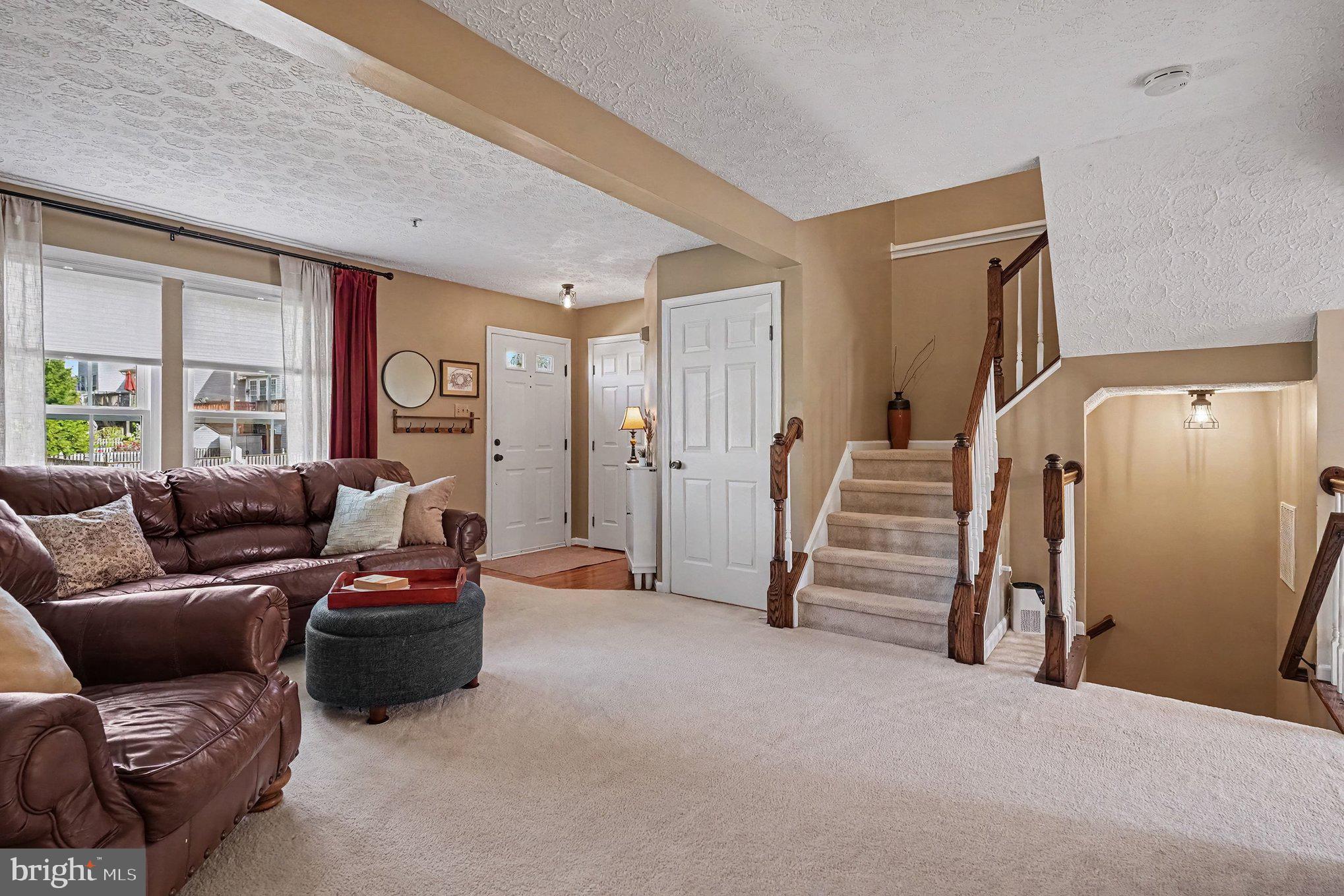 467 ROSE WAY