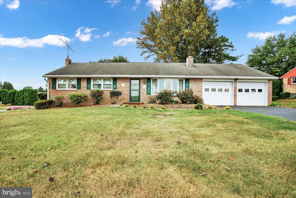 Photo of 900 SNYDER HILL RD, LITITZ, PA 17543 (MLS # PALA2040576)