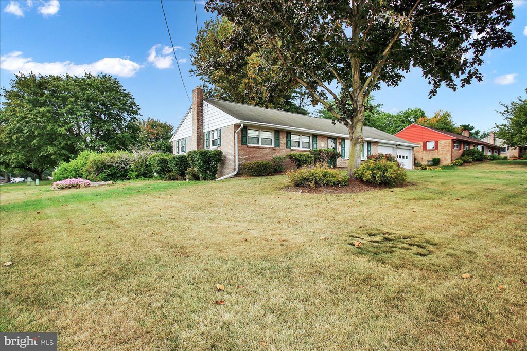 Photo of 900 SNYDER HILL RD, LITITZ, PA 17543 (MLS # PALA2040576)