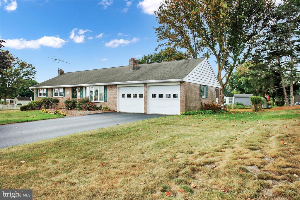 Photo of 900 SNYDER HILL RD, LITITZ, PA 17543 (MLS # PALA2040576)