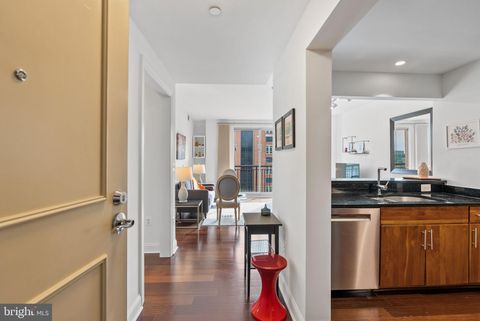Photo of 2050 Jamieson Avenue #1310, ALEXANDRIA, VA 22314 (MLS # VAAX2060170)