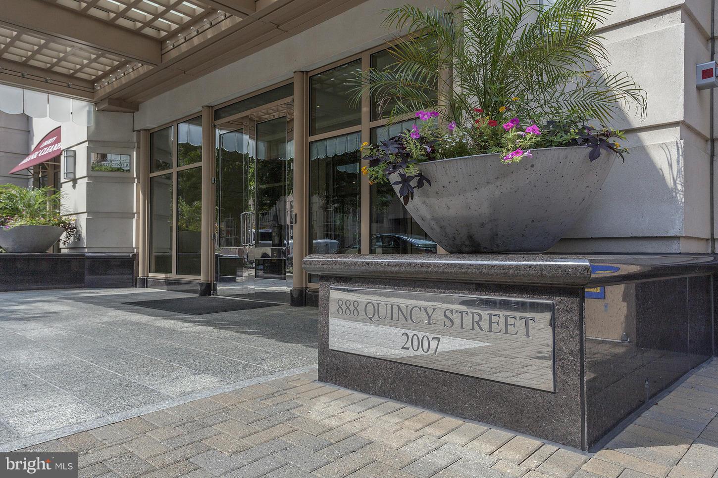 RESIDENCES AT LIBERTY CENTER - Residential