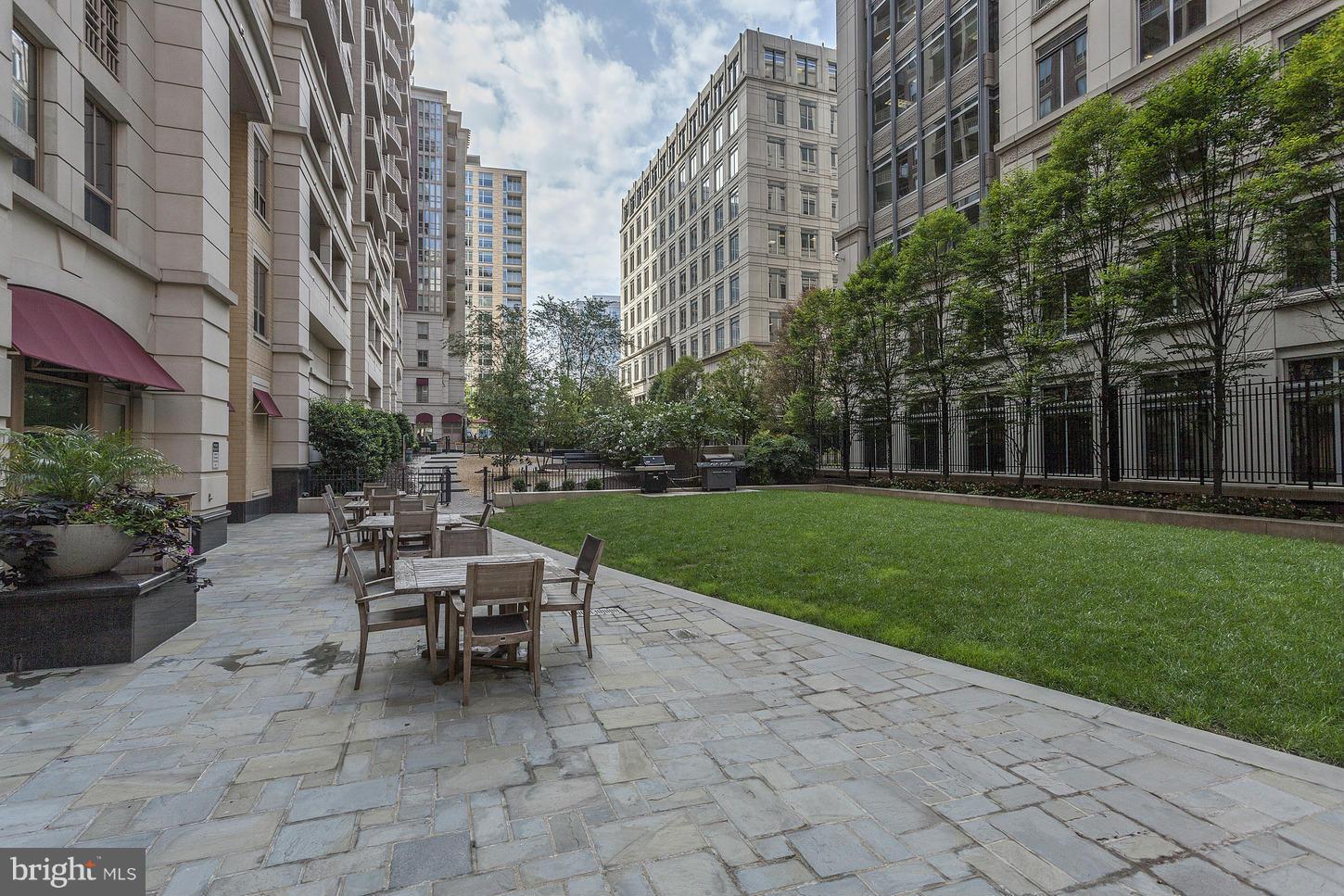 RESIDENCES AT LIBERTY CENTER - Residential